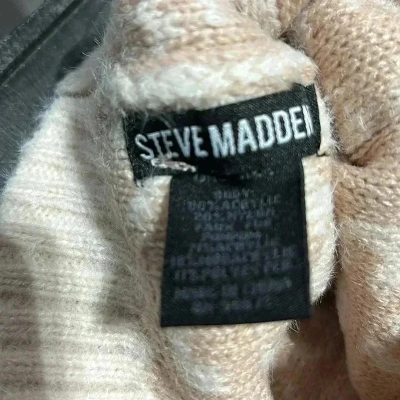 Steve Madden Blush Pink knitted faux fur pom-pom beanie 80% acrylic 20% nylon - Picture 6 of 6